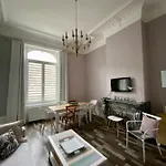 Grand Appartement De Style Haussmannien